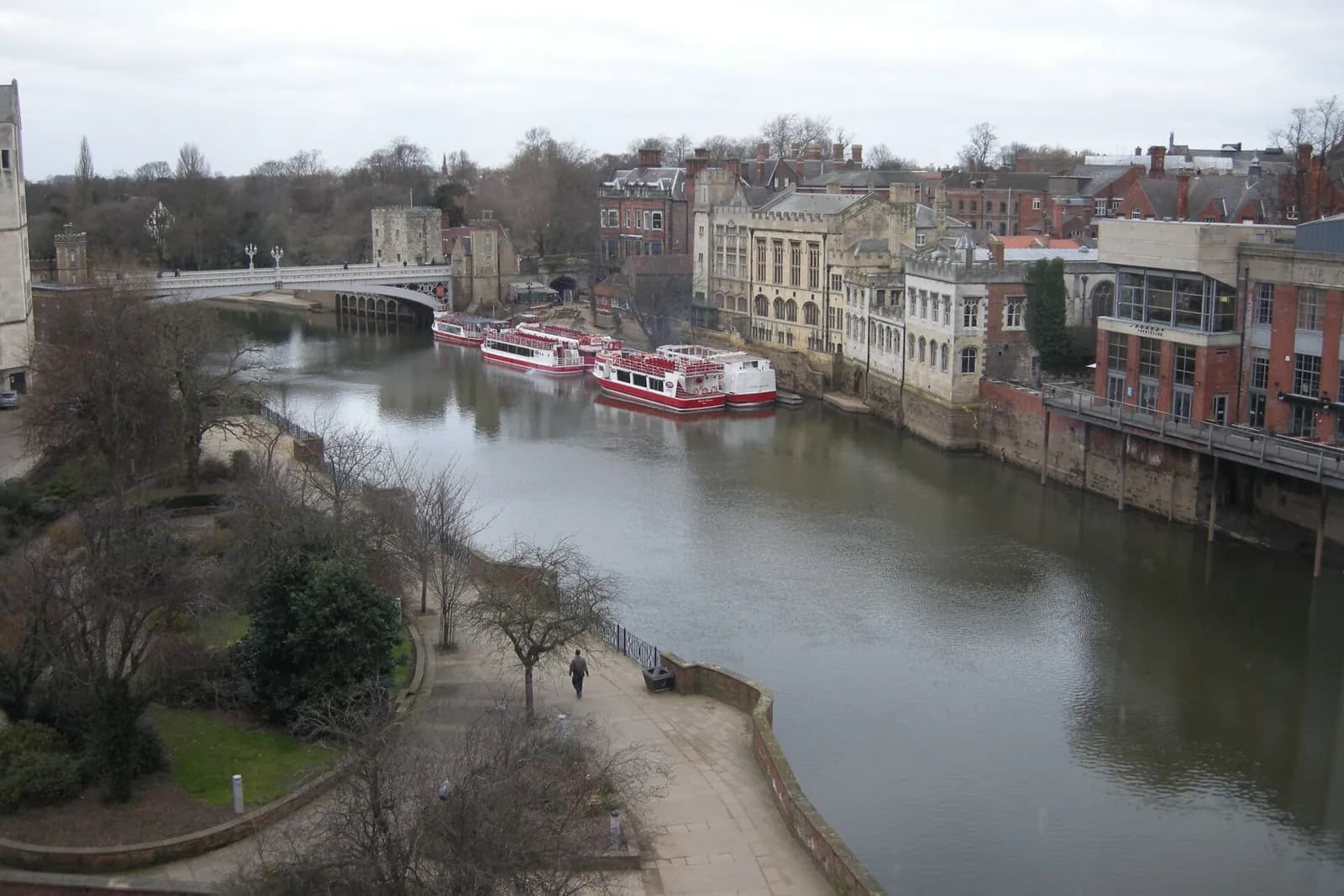 The River Ouse winding through York towards Lendal Bridge, with riverside buildings and boats